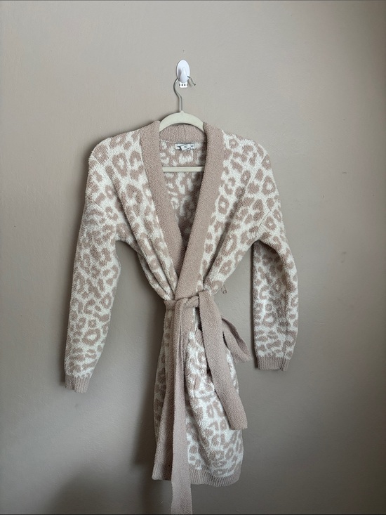 cupcakes & cashmere Other - Cupcakes and Cashmere Cozy Beige Leopard Print Robe size XS